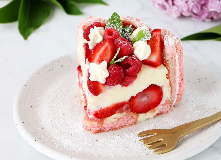 Matilde Vicenzi strawberry savoiardi make a glorious charlotte cake